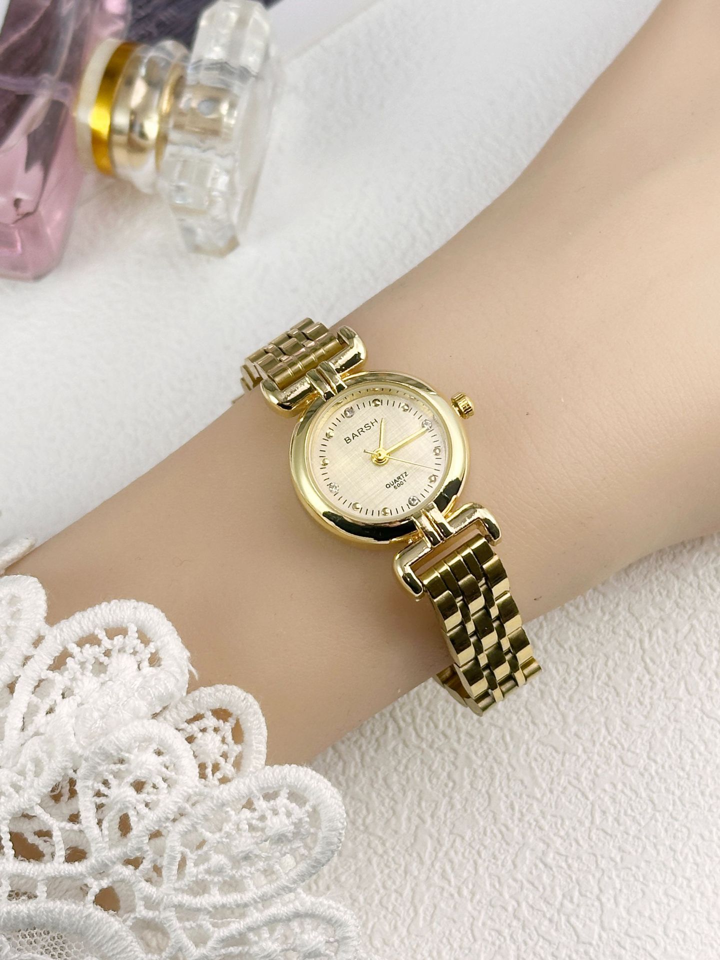 50g Weight Ordinary Glass Mirror Material Stainless Steel Strap Material Watch Classification Pointer Display Type Folding Buckle Buckle Style Round Dial Shape Holiday, Daily Occasion Quartz Movement Solid Color Pattern All Seasons Season Women's Gender Vintage Style, Classic Style Style Vintage Style Classic Style Solid Color Other Printing (Printing) Quartz Watch 19