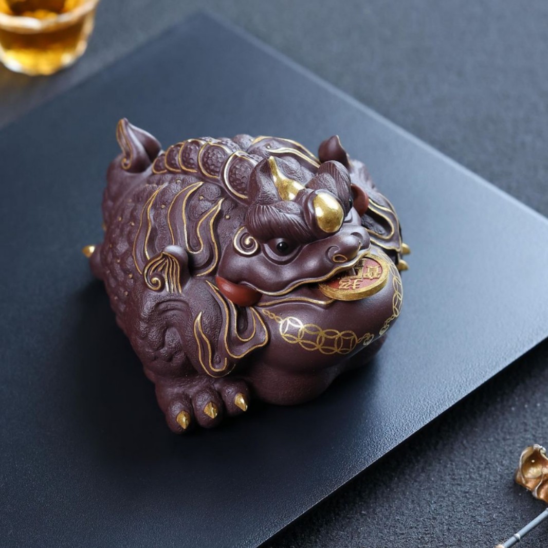 将军王蟾紫砂茶宠摆件全手工描金三足金蟾茶玩精品茶道招财配件