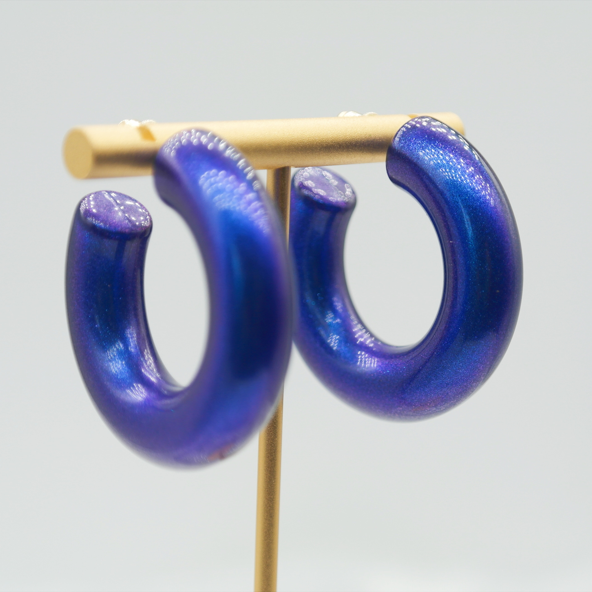 Daily Occasion Acrylic Material 1 Pair Elegant Sweet Solid Color Stoving Varnish Arylic Hoop Earrings