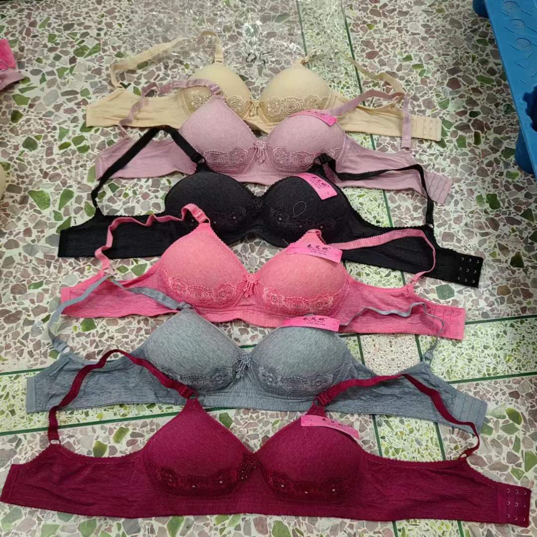 Sujetador de ropa interior mamá transfronteriza tres pechos delgada de mediana edad y ancianos sujetador inalámbrico de algodón empuja hacia arriba más el sujetador de tamaño al por mayor