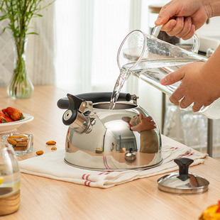 Stainless Steel Whistle Kettle Tea Kettle 2.5L European and American Kitchenware Flats Bottom Whistle Kettle Gas Induction Cooker Teapot