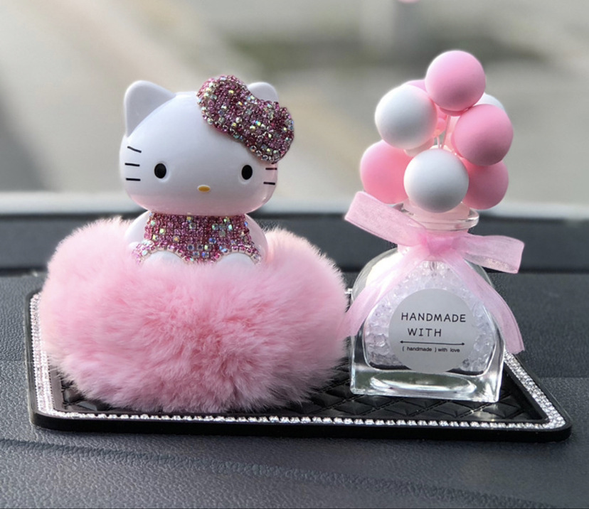 Coche de dibujos animados KT gato globo adornos accesorios traje de tres piezas plástico decorativo otro