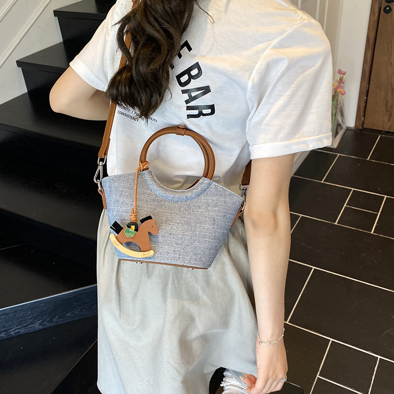 小众设计休闲简约时尚个性潮流水桶包2025夏季新款女士单肩斜挎包|undefined