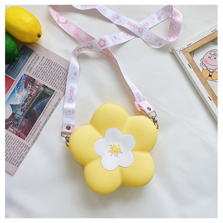 Nihaojewelry Simple Flower Shape Messenger Silicone Bag Wholesale display picture 7