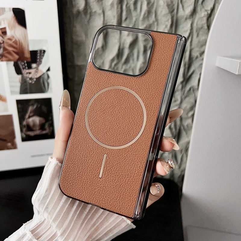 Magnetic mid-axis fine circle leather pattern JU inscription-brown