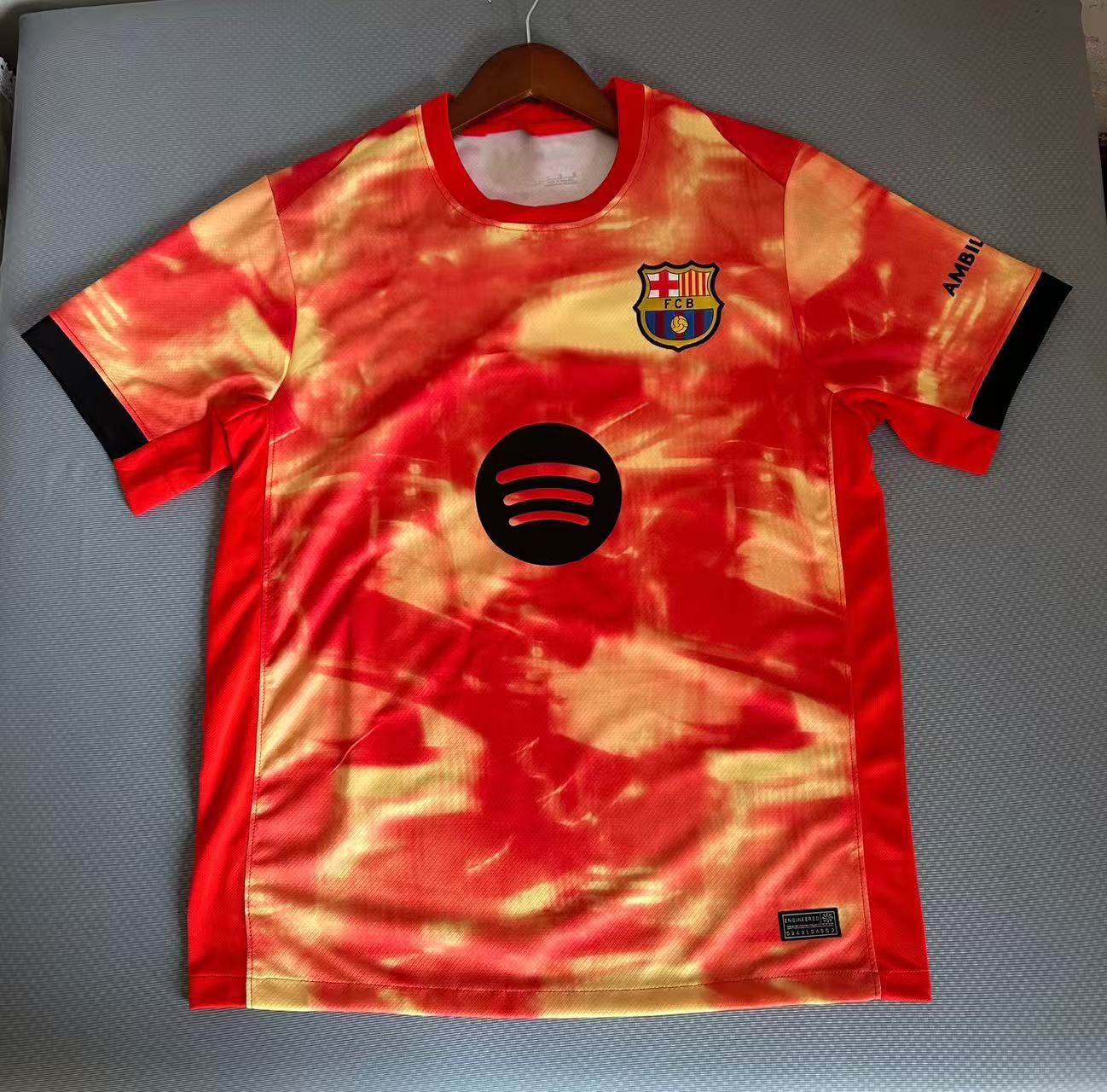 Una generación de uniformes de fútbol, nuevos uniformes de entrenamiento, camisetas, Italia AC, Barcelona, Real Madrid, Brasil, Japón, Ajax