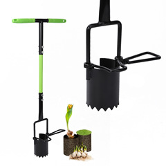 卸売りは穴を開けて苗の神器を植えて、トウモロコシを植えて穴を掘って苗を移します。