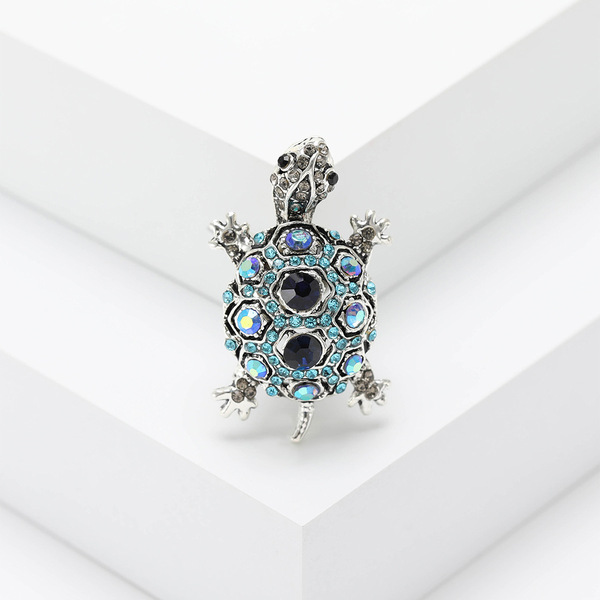 fashionable retro creative brooch