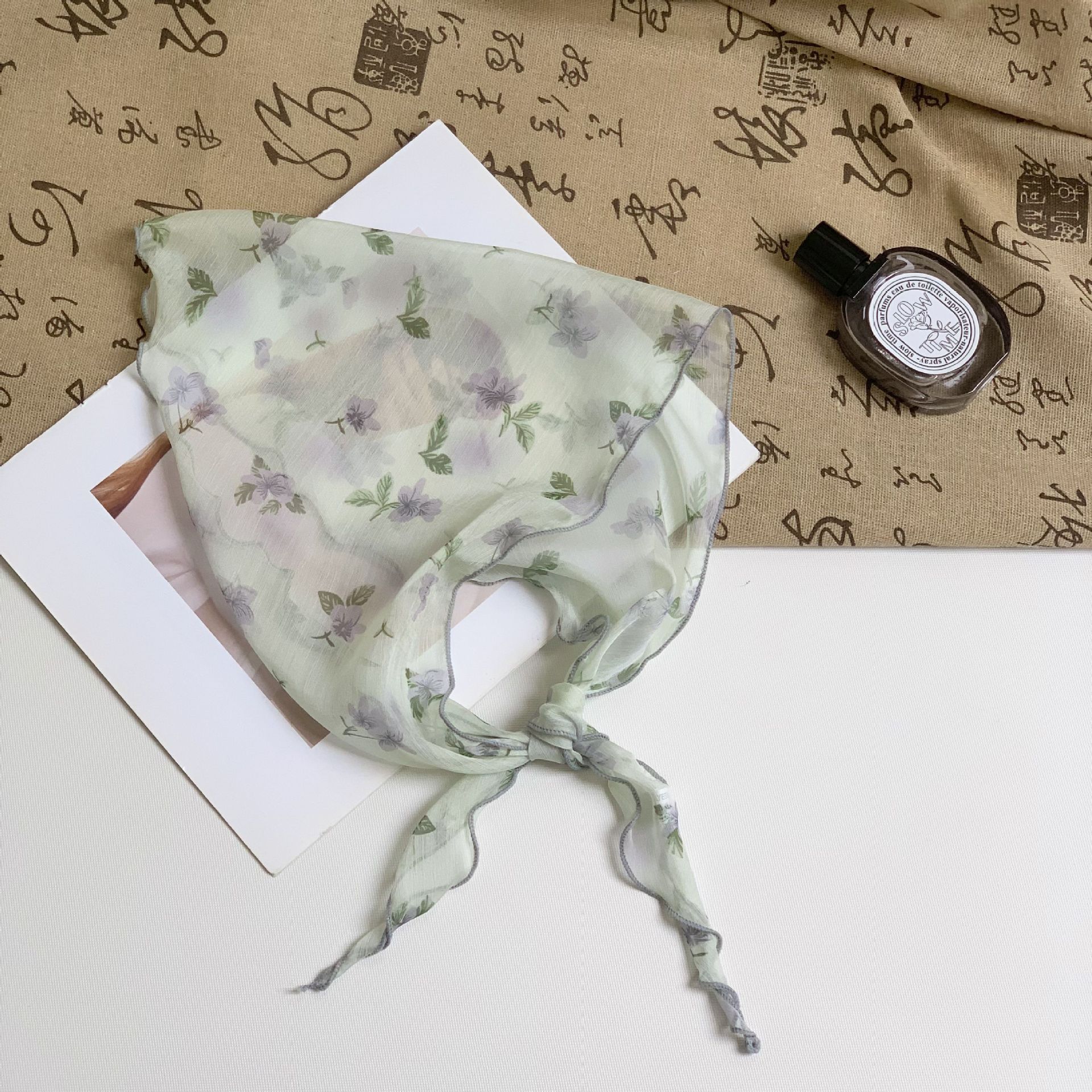 Pañuelo de seda de alta calidad verano nuevo estilo bufanda pequeña estilo nacional pañuelo en la cabeza estilo pastoral femenino cinturón de pelo bufanda triangular accesorios de cintura