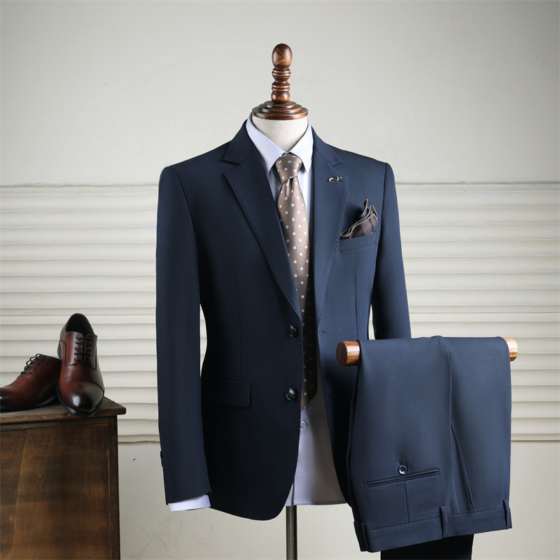 Elegante abito da smoking da uomo, abbigliamento sartoriale da gentiluomo per matrimonio, sposo, testimone, colloquio di lavoro, stile skinny board._voghion.com