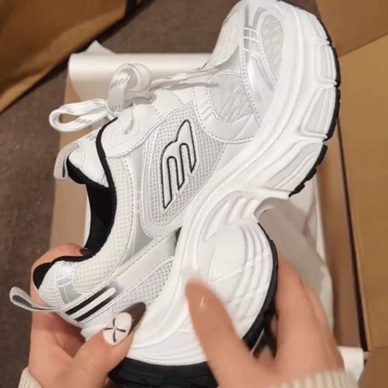 Женская обувь с высоким весом, толстая подошва, маленькая белая обувь 2024 весна и осень, дикая обувь отца, женская легкая нескользящая спортивная обувь