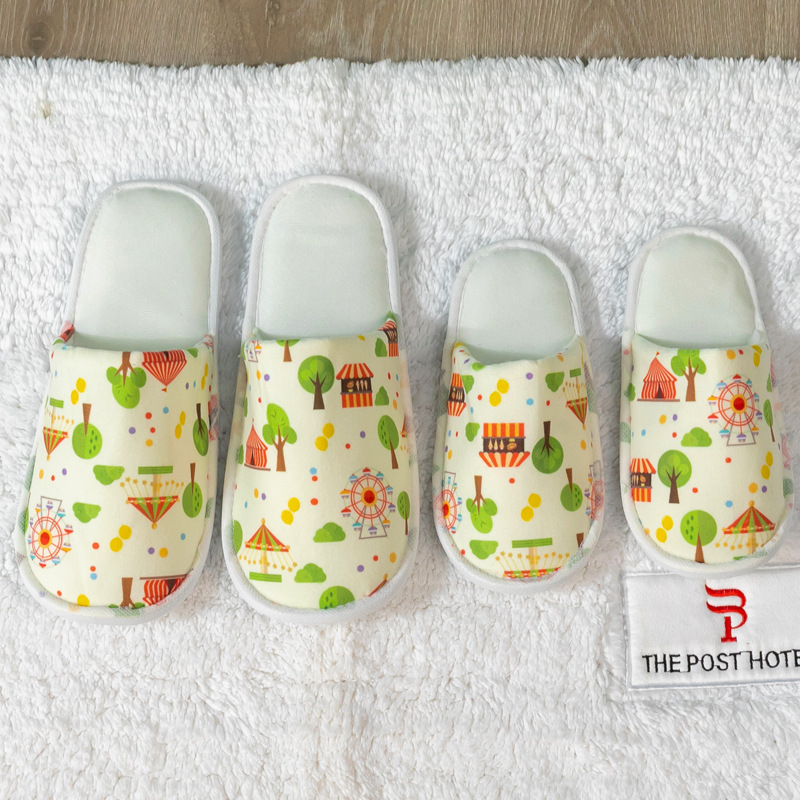 Hotel diseño de la habitación entre padres e hijos hotel para niños lindo tema de dibujos animados para mascotas decoración de la habitación familiar cama cubierta cama cola toalla almohada