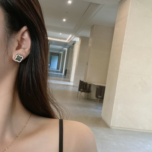 Natural shell S925 silver needle earrings gray light earrings European and American high-end light luxury earrings for women 44130