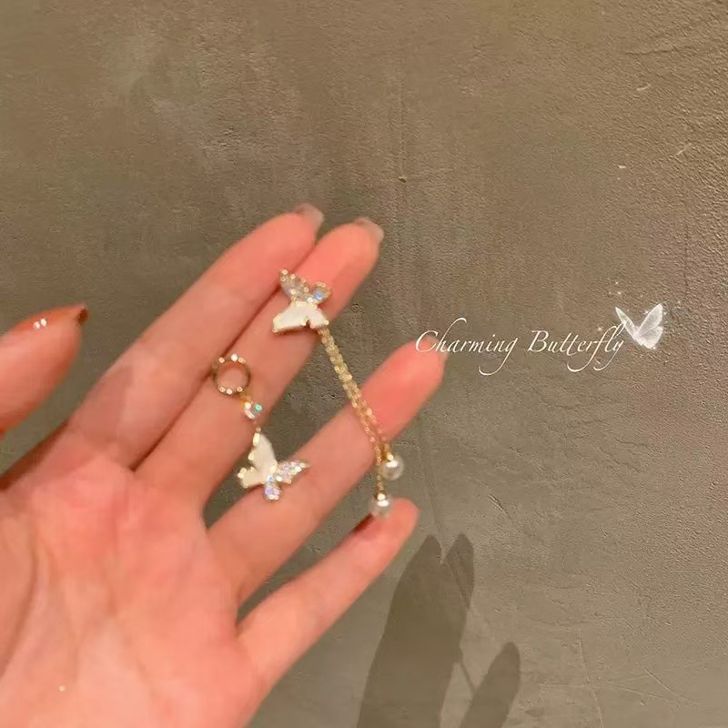 Earrings, 40