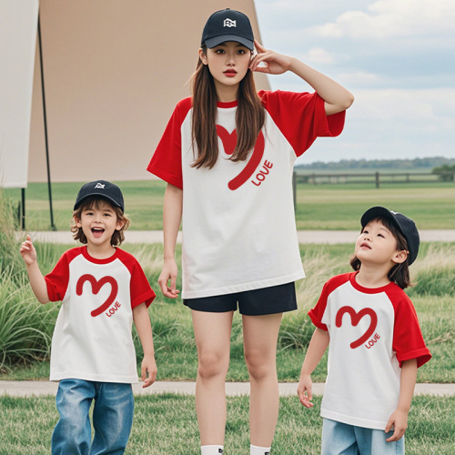 2025 summer new product parent-child T-shirts A 0-6-month-old baby jumpsuit family with three family decoration short-sleeved trend