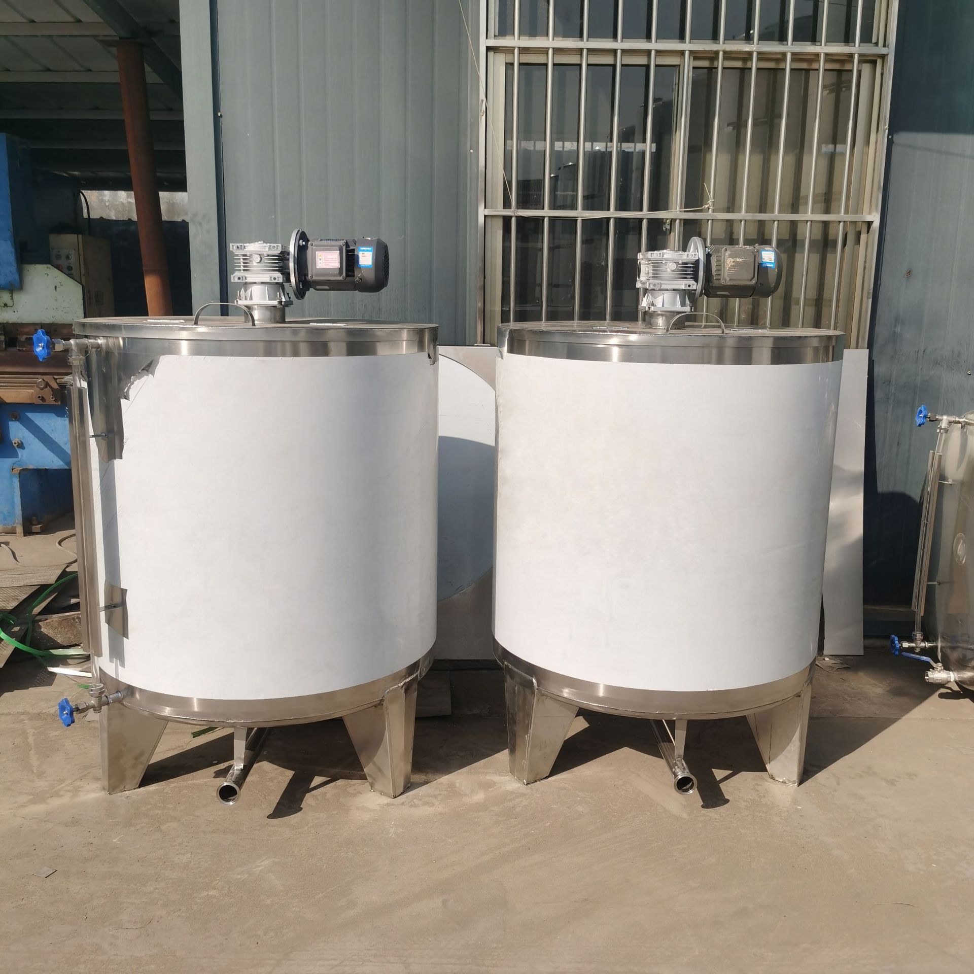 不锈钢立式搅拌罐食品厂专用304不锈钢搅拌罐制作 多种规格报价