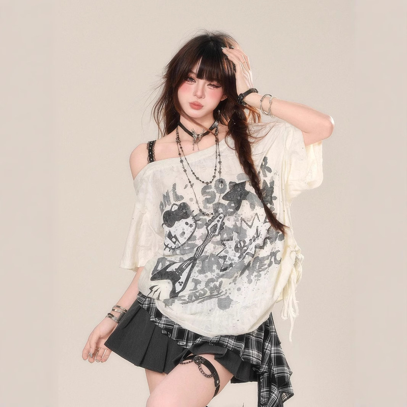 [Factory Ready Stock] Glitter Street Graffiti Lace Slanted Shoulder Short-Sleeved T-Shirt Women's Summer Loose Slimming Look Half-Sleeved Top