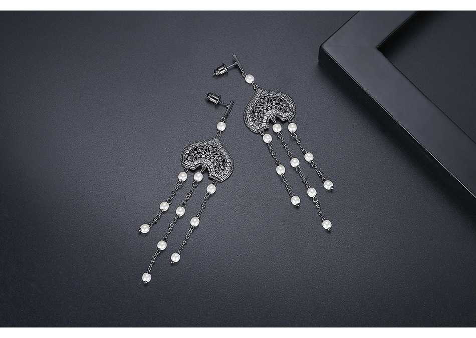 Long Heart-shaped Zircon Earrings display picture 5