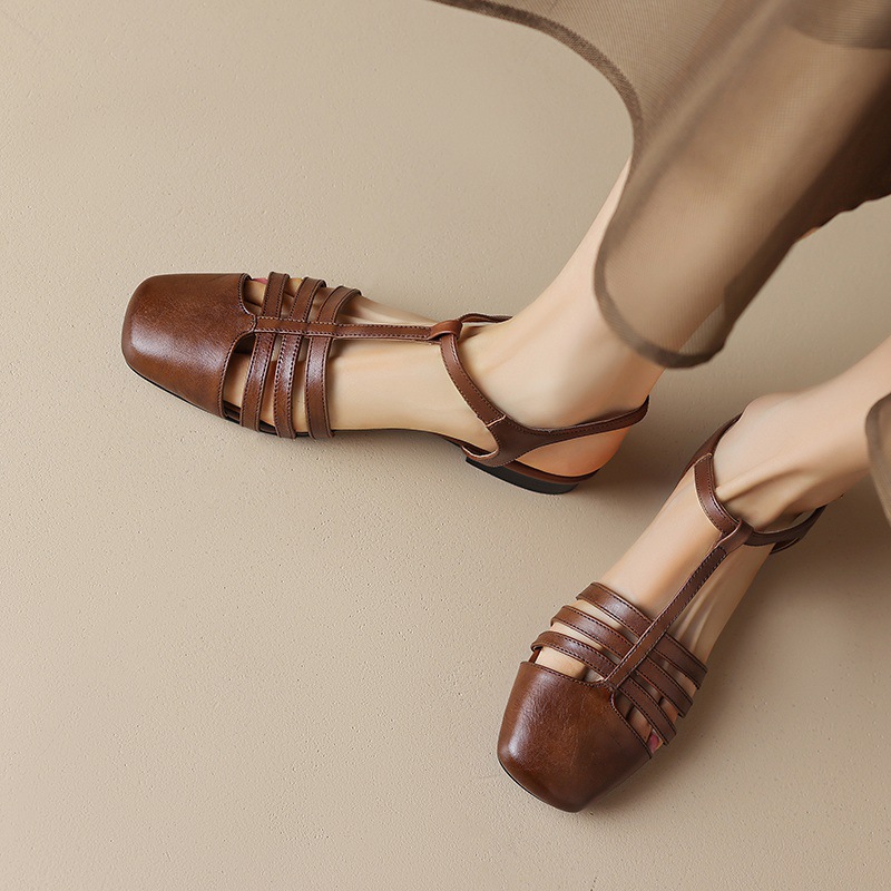 Sandal nữ đế bằng da bò lớp đầu quai chữ T dệt cổ điển — Màu nâu