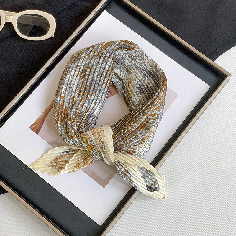Pañuelo de seda plisado, sentido avanzado, nuevo anacardo, decoración de todo fósforo, bufanda profesional pequeña, bufanda de seda en forma de diamante personalizada, chal