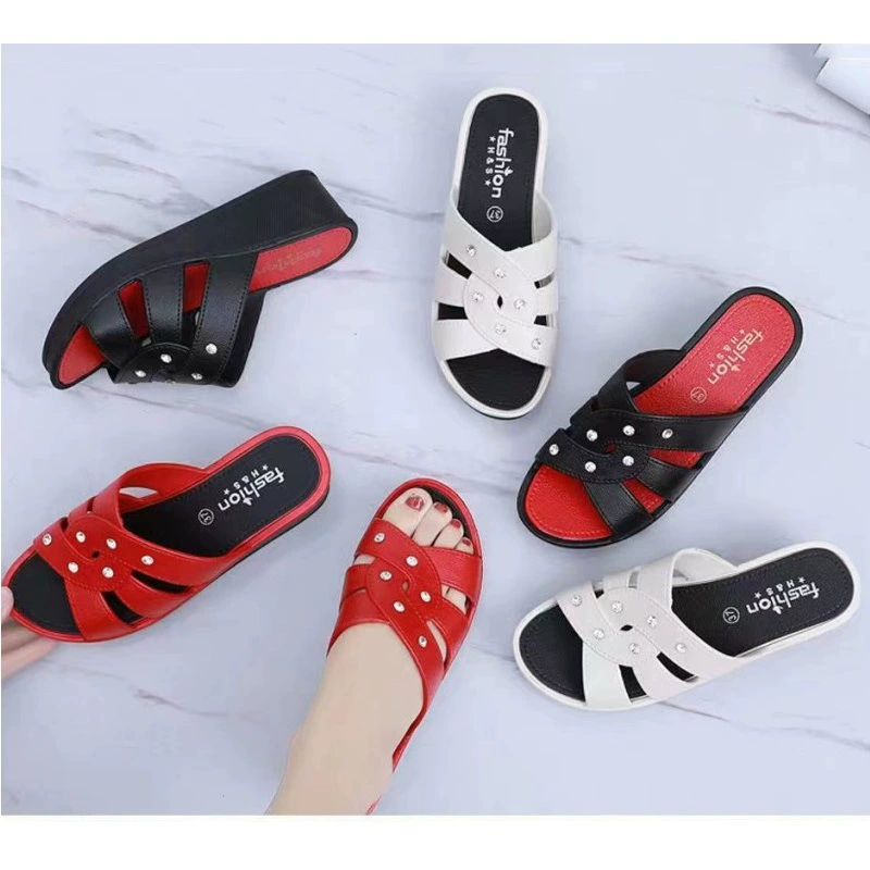 Новые сандалии и тапочки, летние домашние повседневные пластиковые женские тапочки на высоком каблуке, верхняя одежда, модная дышащая обувь для мам