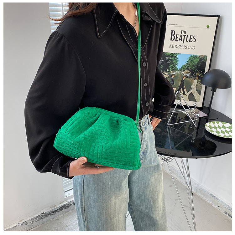 184g Weight Polyester Lining Material Clasp Frame Closure Type Sling Strap Strap Type Crossbody Bag Bags Type Casual, Daily, Shopping Occasion velvet Material Solid Color Pattern All Seasons Season Women's Gender Basic Style Cloud Shape Shape Women's Velvet Solid Color Basic Cloud Shape Clasp Frame Crossbody Bag 15