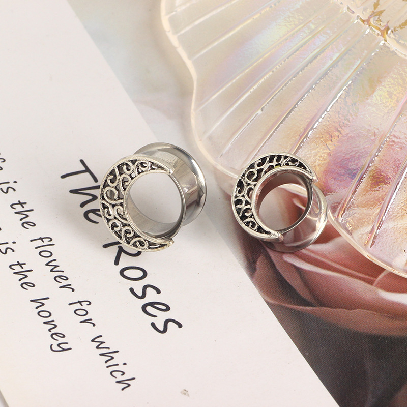 Pointed titanium steel lip stud product view