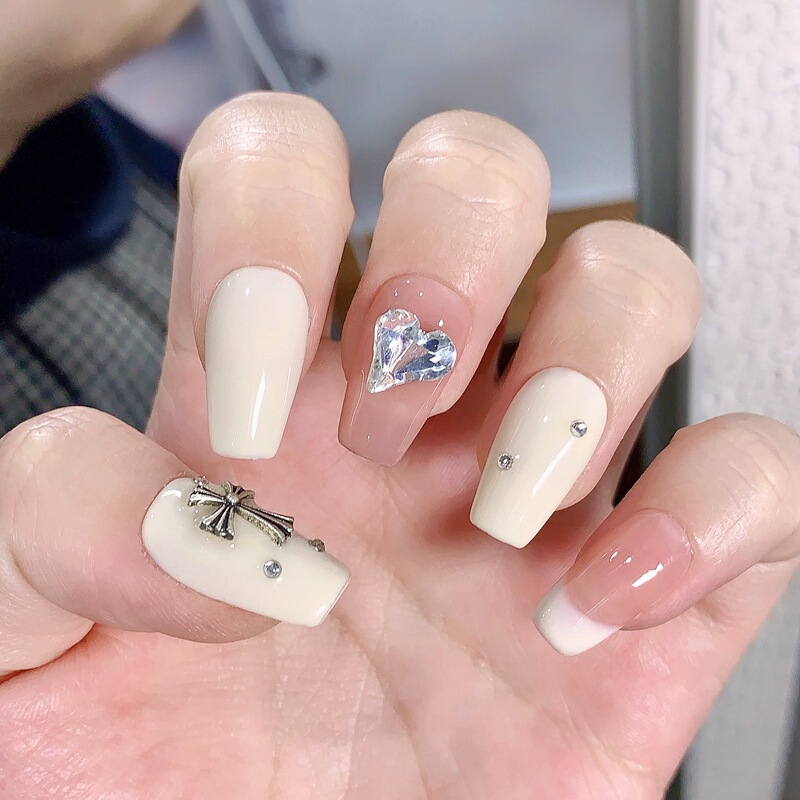 [purely Handmade Real Shot] Handmade Wearable Nail Phototherapy Manicure Heart Diamond Simple Accessible Luxury Crow Heart Nail Removable