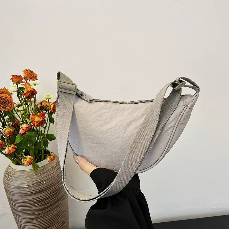 跨境纯色饺子包女2025新款潮时尚百搭轻便单肩水洗布包斜挎腋下包