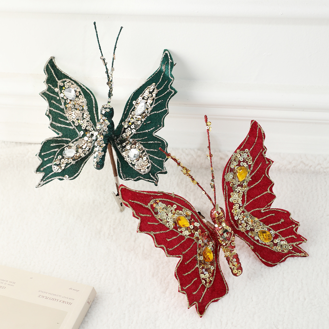 Nuevos productos de simulación de color polvo brillante sequinado clip mariposa árbol de Navidad polvo perla clip decoración colgante