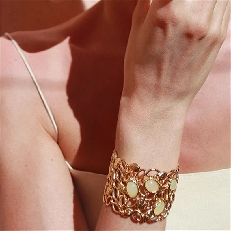 Vintage Hollow Mesh Wide Open Bracelet for Women, French Light Luxury Cat's Eye Stone Gold-Plated Textured Bangle, Vacation Style