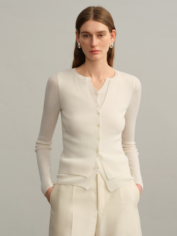 Minimalist Style Color-Blocked Faux Two-Piece Yangzi Yarn Pure Wool Cardigan for Women, Slim-Fit Knitwear, Versatile Sweater Coat for Commuting Minimalist Style Color-Blocked Faux Two-Piece Yangzi Yarn Pure Wool Cardigan for Women, Slim-Fit Knitwear, Versatile Sweater Coat for Commuting