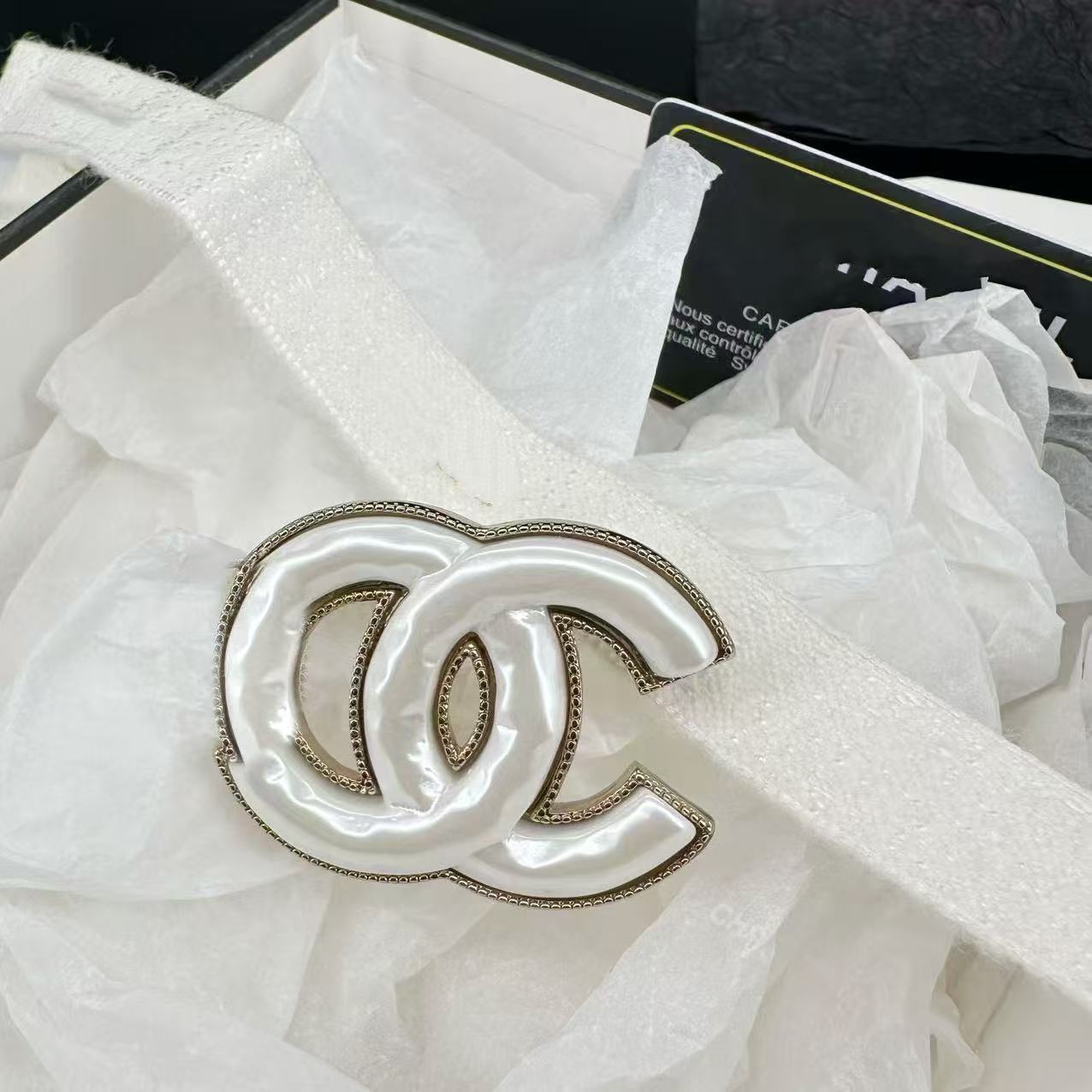 Classic Chanel-Style High-End Gold-Plated Brooch, Fashionable Retro Star Ocean Personality Trend, Sweet and Cool Heart Design