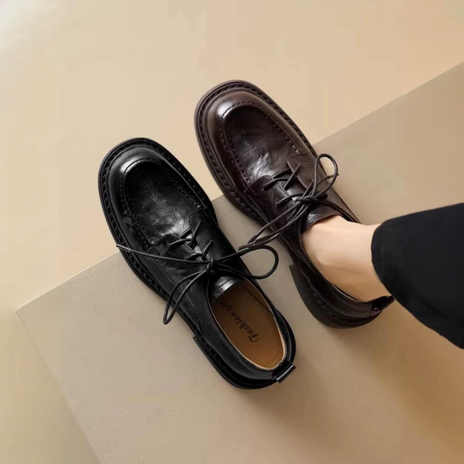 В наличии: Модные женские туфли 012 из мягкой кожи на массивном каблуке, весна 2025, черные, на толстой подошве, на шнуровке, в британском стиле