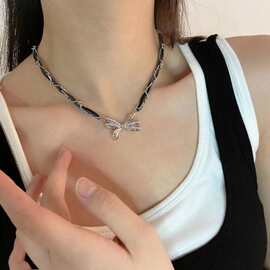 银色皮革镂空蝴蝶结项链高级感朋克辣妹女choker皮绳吊坠锁骨链