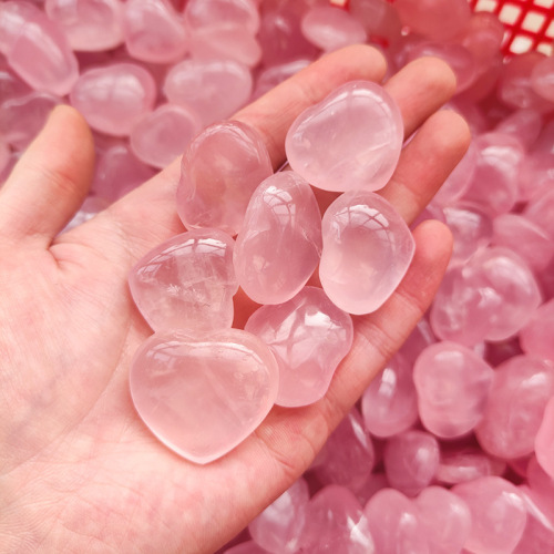 Natural pink crystal love playing pink crystal raw stone polished heart-shaped bare stone pendant accessories crystal stone mine mark ornaments