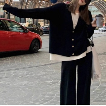 Autumn plus size Loose Fake Two-piece Long-sleeved T-shirt Women's Belly-covering Slimming German Velvet Base Shirt Top chubby girl 1.00 kg-150.00 kg