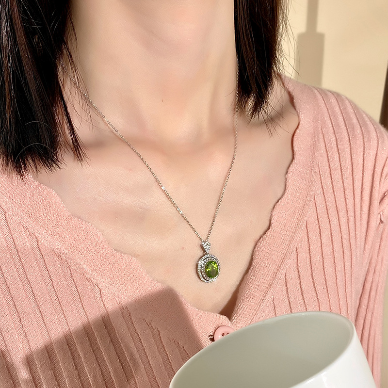 Nuevo collar ovalado de plata esterlina, collar colgante de piedra de cristal natural, nicho femenino, cadena de clavícula de todo fósforo de lujo ligero de alta gama