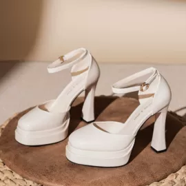 女式时装单鞋;女式皮靴;高跟凉鞋