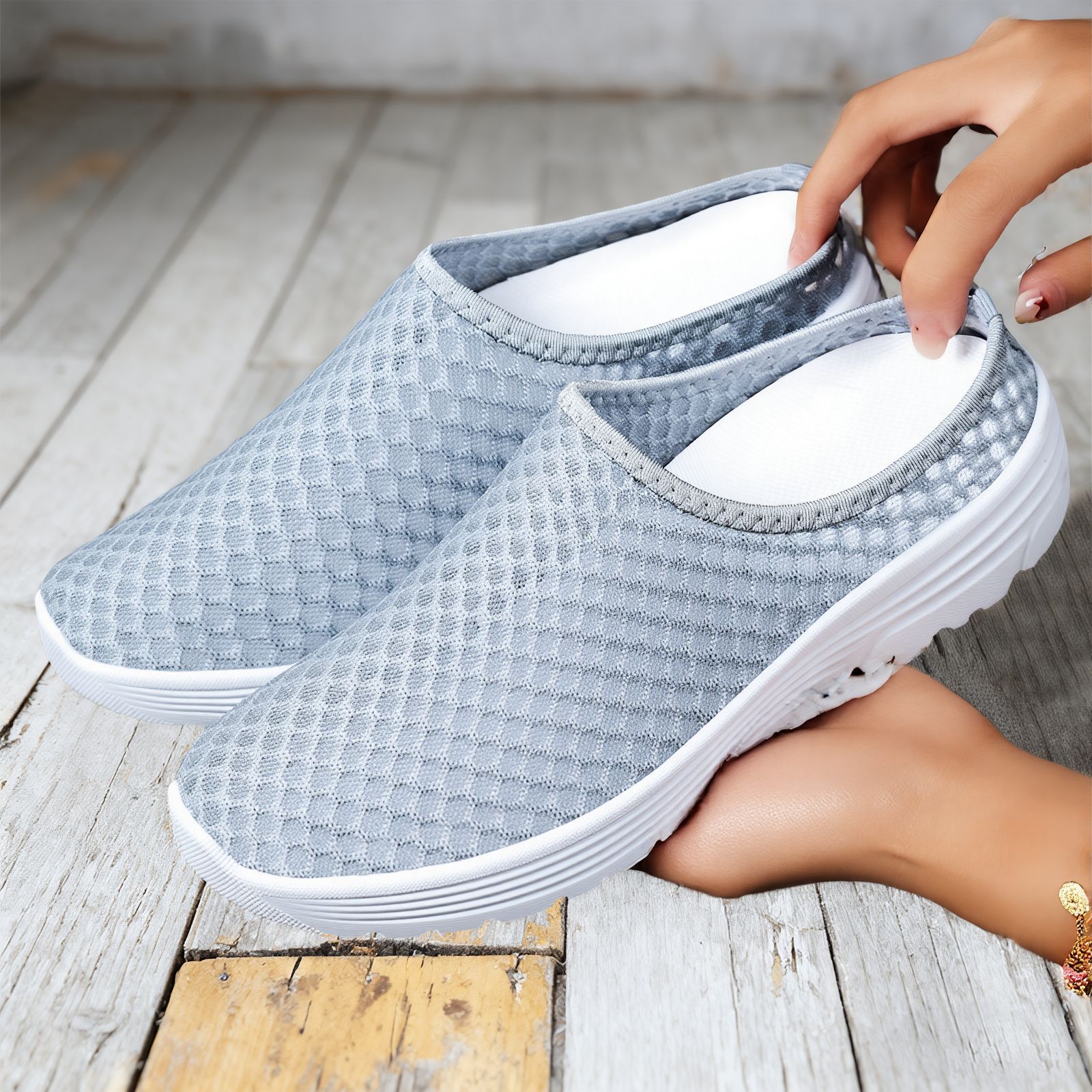 Zapatos de mujer, sandalias transpirables de talla grande con media correa y diseño hueco, zapatillas de malla sin cordones, calzado casual ligero y versátil para mujer image 1