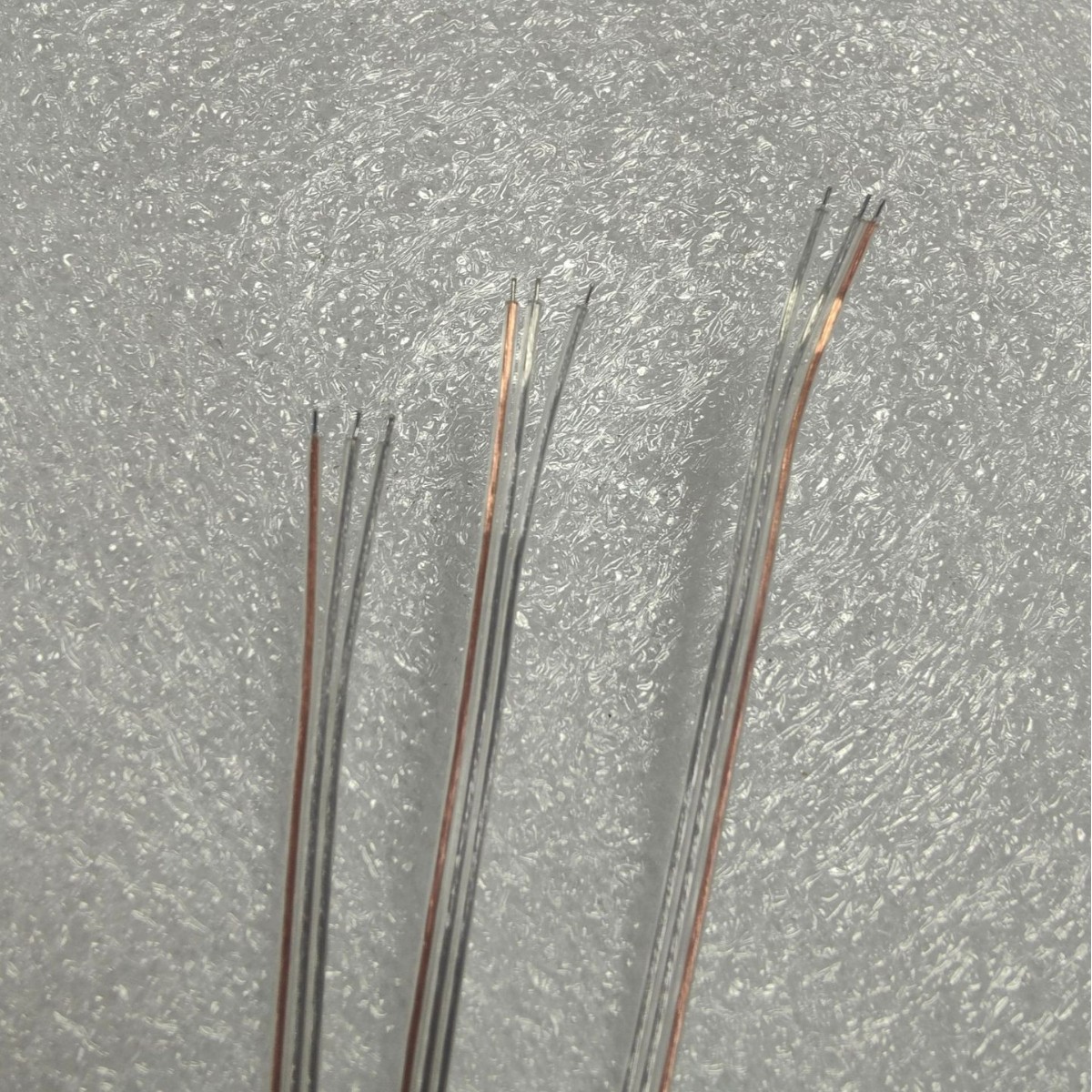 外皮1. 0Ⅹ3.0   11支/0.12镀锡紫铜十裸紫铜   30Cm  透明排线