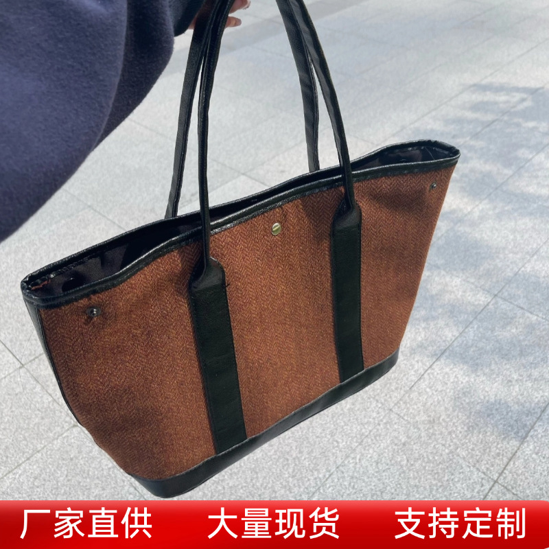 Brand retro capacious shoulder bag