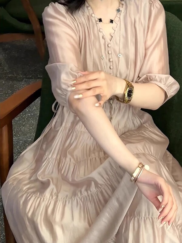 茶休フランス気質ワンピース2025新型夏高級精致スカート女性高級感リゾート風ロングスカート|undefined