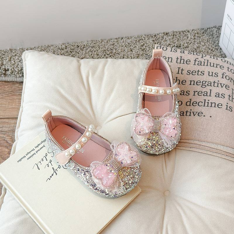 2026 primavera y verano nuevos zapatos de princesa huecos de suela suave para niños zapatos de perla de diamante image 4