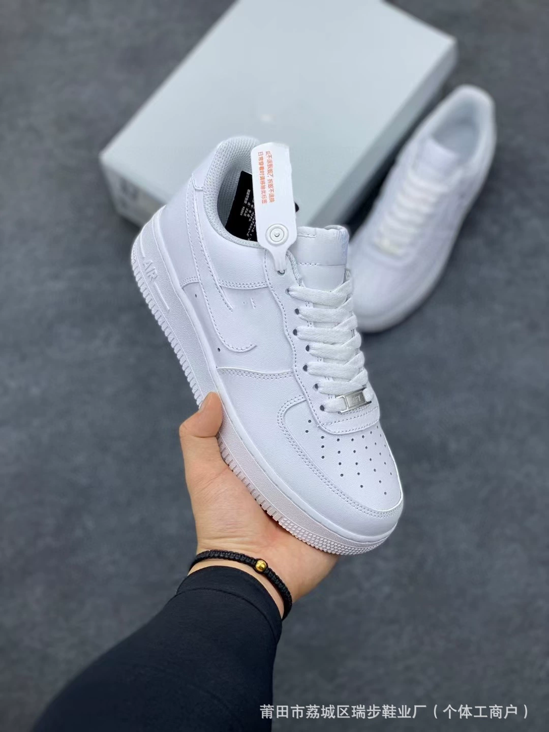 Кроссовки Nike Air Force 1 для мужчин и женщин - Стильная универсальная спортивная обувь из кожи белого и черного цветов
