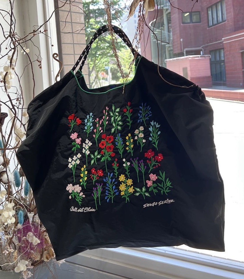 Black flower medium number