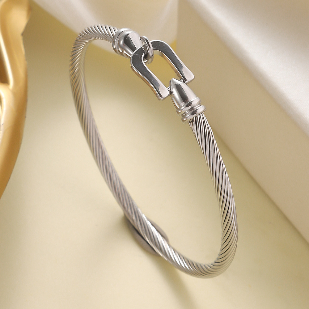 Brazalete de acero inoxidable transfronterizo para niñas de alto nivel no se desvanece elástico abertura brazalete amor gancho herradura de titanio brazalete de acero image 7