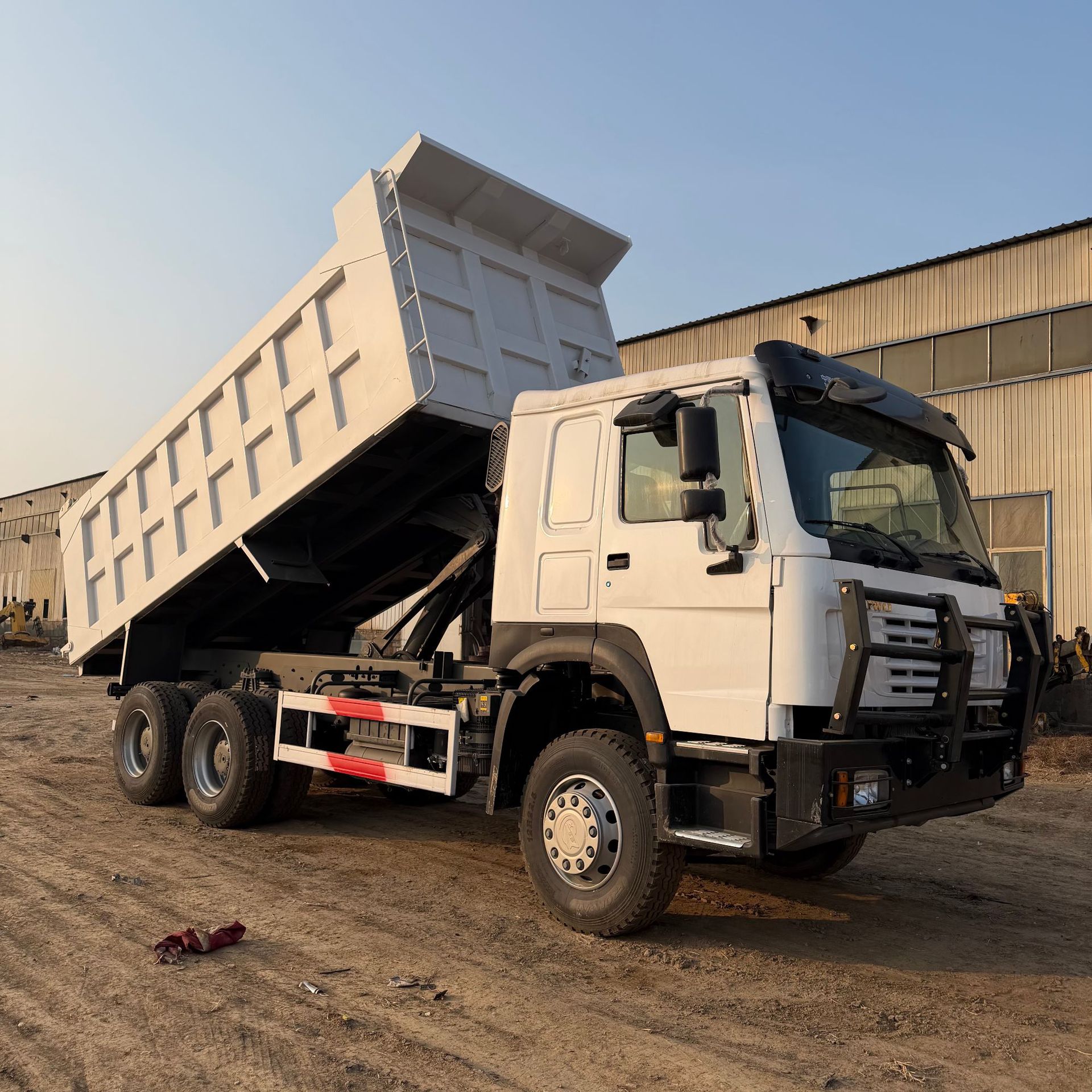 Export Cross-Border African Used Truck Howo Reinforced Bumper Rear Flip 371 Horsepower 6X4 Dump Truck