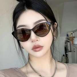 欧美复古三角猫眼墨镜女高级感茶色黑框网红潮流方圆脸显瘦太阳镜