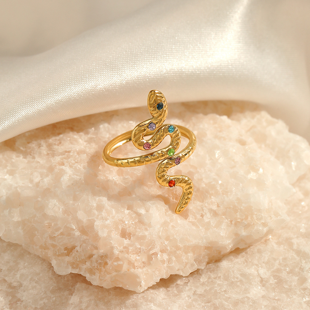 歐美時尚彩鑽鑲嵌蛇形戒指民族流行真金電鍍動物小蛇不鏽鋼指環女